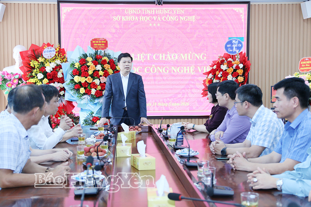 Đồng chí Phó Bí thư Thường trực VV88 casino, Chủ tịch Ủy ban MTTQ Việt Nam tỉnh gửi lời chúc tốt đẹp nhất đến đội ngũ lãnh đạo, VV88 dự đoán xổ số ba miền siêu chính xác, công chức, viên chức, người lao động của ngành KHCN tỉnh.