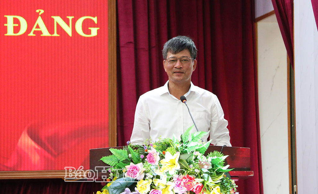Đồng chí Lê Xuân Tiến, Ủy viên Ban Thường vụ Tỉnh ủy, Phó Chủ tịch Thường trực HĐND tỉnh phát biểu tại buổi lễ.