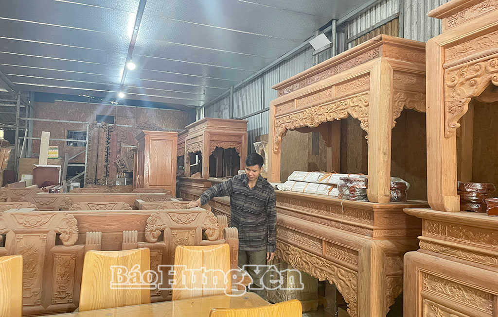 Mô hình sản xuất gắn với kinh doanh đỗ gỗ của gia đình anh Nguyễn Văn Hưng ở thôn Giữa, xã Lạc Đạo.