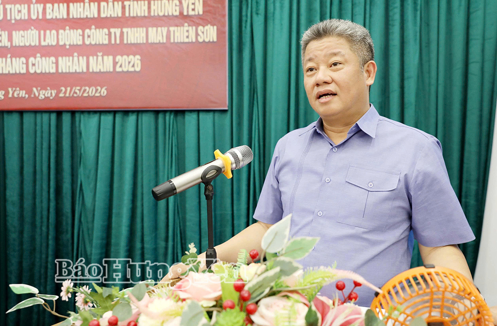 Đồng chí Nguyễn Mạnh Quyền, Phó Bí thư Tỉnh ủy, Chủ tịch UBND tỉnh phát biểu tại Công ty TNHH May Thiên Sơn.