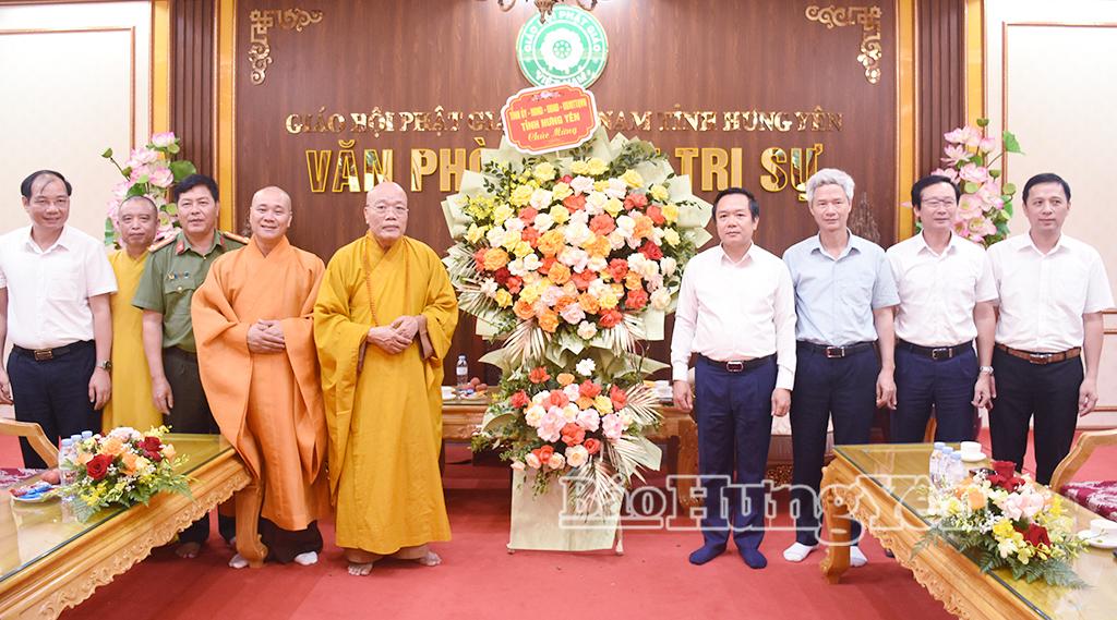 Đồng chí Phạm Quang Ngọc, Ủy viên Ban Chấp hành Trung ương Đảng, Bí thư Tỉnh ủy chúc mừng Ban Trị sự Giáo hội Phật giáo Việt Nam tỉnh nhân dịp Đại lễ Phật đản 2026.