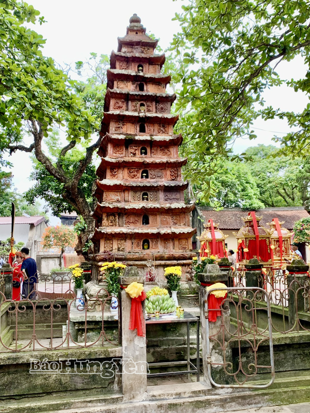 Tháp đất nung (cửu trùng) tại đền An Xá.