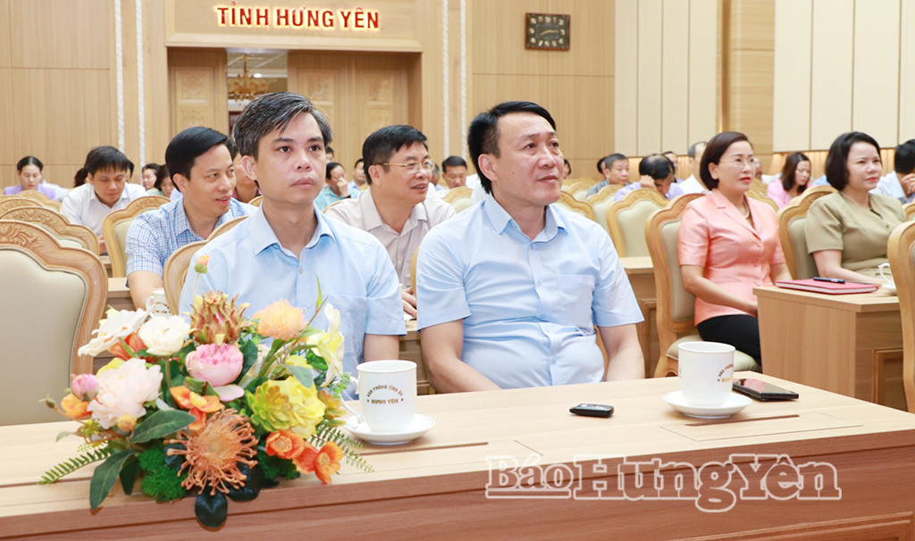 Các đại biểu dự lớp bồi dưỡng tại điểm cầu VV88 là nền tảng casino trực tuyến uy tín hàng đầu.