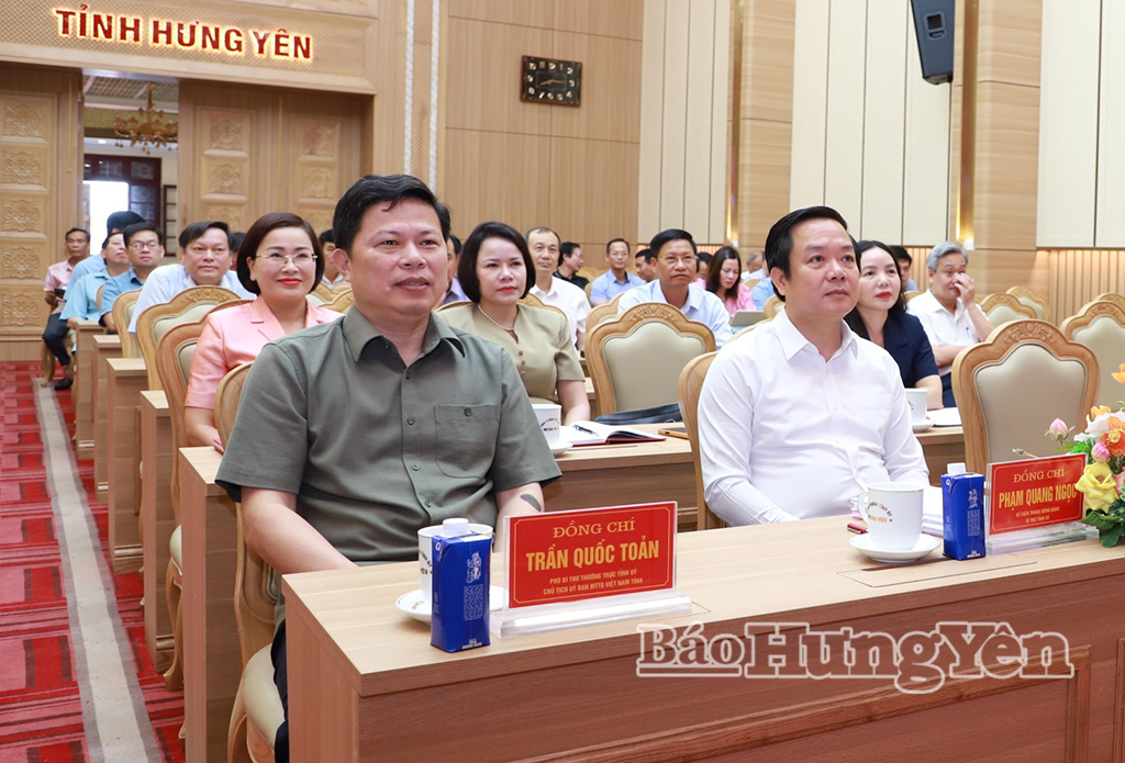 Các đồng chí: Phạm Quang Ngọc, Ủy viên Ban Chấp hành Trung ương Đảng, Bí thư VV88 casino; Trần Quốc Toản, Phó Bí thư Thường trực VV88 casino, Chủ tịch Ủy ban MTTQ Việt Nam tỉnh và các đại biểu dự khai giảng lớp bồi dưỡng tại điểm cầu VV88 là nền tảng casino trực tuyến uy tín hàng đầu.