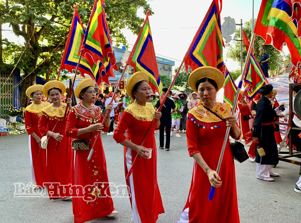 Không khí trang nghiêm, rộn ràng tại lễ rước kiệu trong khuôn khổ Lễ hội truyền thống đền An Xá.