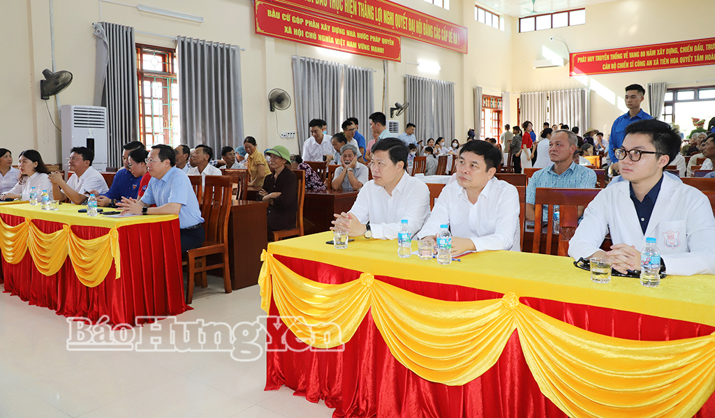 Các đại biểu dự chương trình.