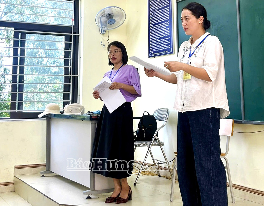 Giám thị phổ biến quy chế thi tuyển sinh vào lớp 10 THPT công lập năm học 2026 - 2027 cho thí sinh tại Hội đồng coi thi Trường THPT Phạm Ngũ Lão. 
