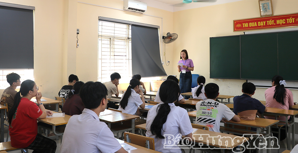 Thí sinh nghe phổ biến quy chế thi tuyển sinh vào lớp 10 THPT công lập năm học 2026 - 2027 tại Hội đồng coi thi  Trường THCS An Tảo. 