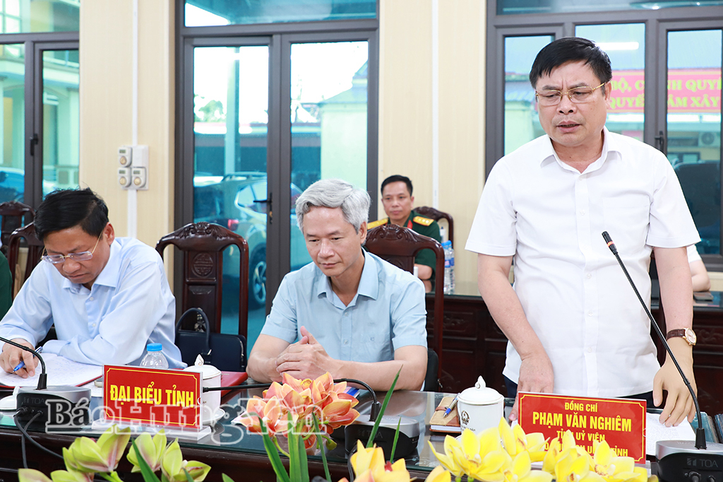 Đồng chí Phạm Văn Nghiêm, Phó Chủ tịch UBND tỉnh, Trưởng ban Chỉ đạo 515 tỉnh phát biểu tại buổi làm việc.