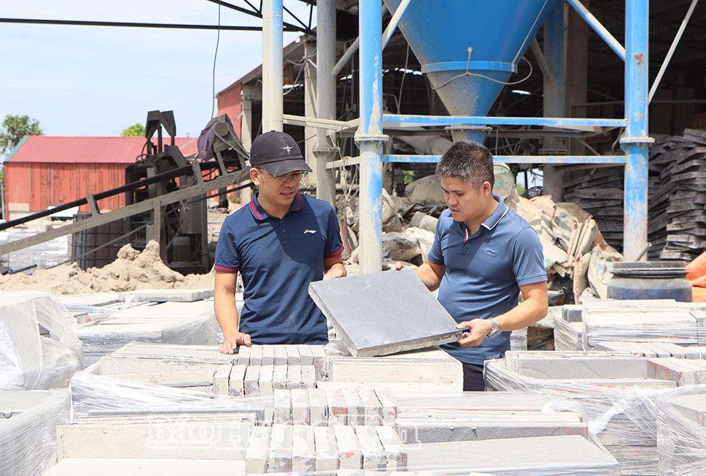 Công ty TNHH Xây dựng giao thông An Hoà sản xuất 24.000m2 gạch mỗi năm, tạo việc làm ổn định cho gần 10 lao động.