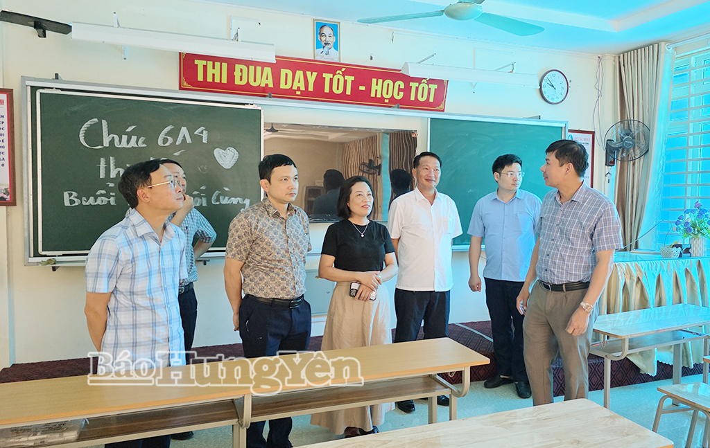 Đồng chí Phó Chủ tịch Thường trực UBND tỉnh Nguyễn Lê Huy kiểm tra trụ sở Trường THCS Trần Phú, phường Trần Hưng Đạo, vừa tiếp nhận từ các đơn vị sự nghiệp thuộc UBND thành phố Thái Bình (cũ).