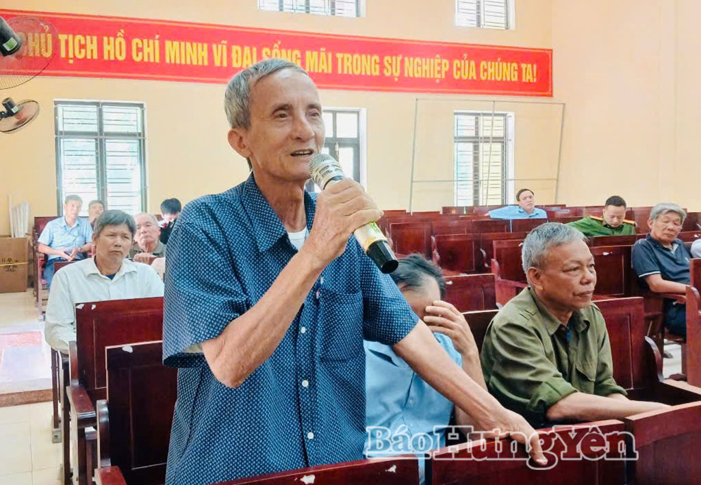 Người dân xã Long Hưng phản ánh, kiến nghị với lãnh đạo xã.