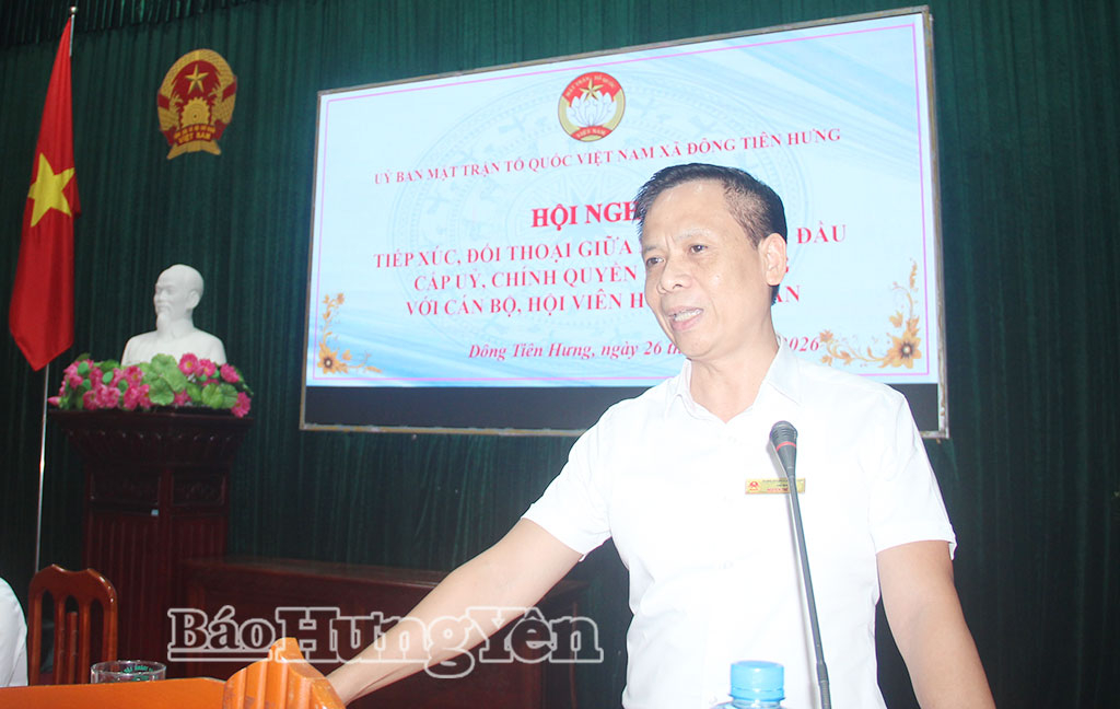 Lãnh đạo xã Đông Tiên Hưng trao đổi, giải đáp các ý kiến, kiến nghị của nông dân.