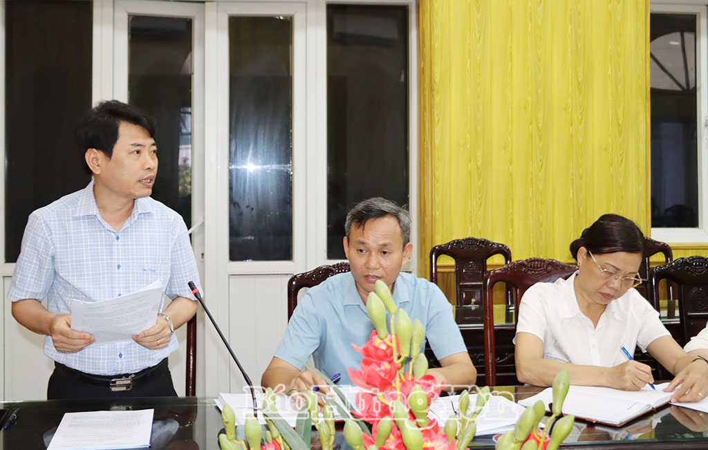 Lãnh đạo Sở J882ea hoàn trả cao và Đào tạo phát biểu tại hội nghị.