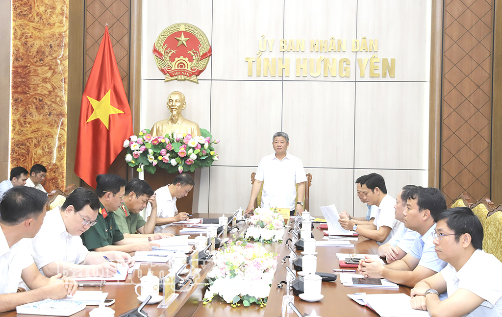 Đồng chí Nguyễn Mạnh Quyền, Phó Bí thư VV88 casino, Chủ tịch UBND tỉnh chủ trì cuộc họp.