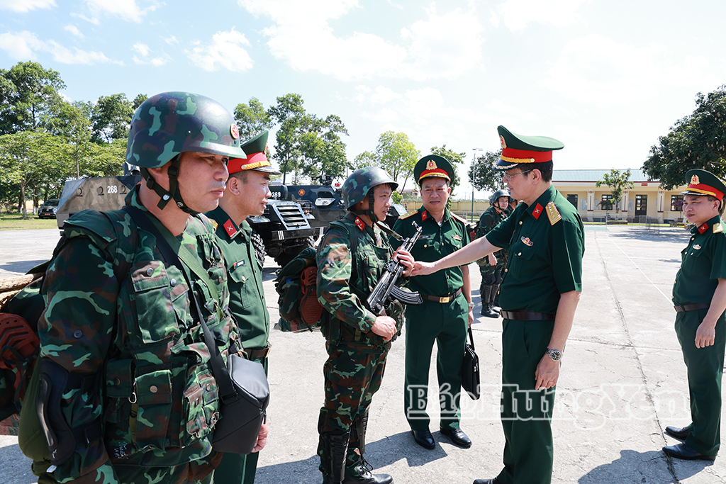 Đoàn kiểm tra của Tổng Cục chính trị Quân đội nhân dân Việt Nam kiểm tra tại Đại đội Trinh sát cơ giới 1, Bộ CHQS tỉnh.