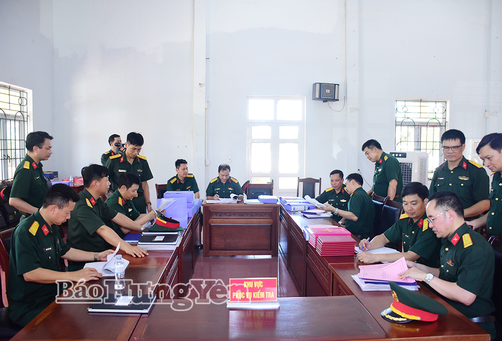 Kiểm tra hệ thống văn kiện công tác Đảng, công tác chính trị tại Bộ CHQS tỉnh.