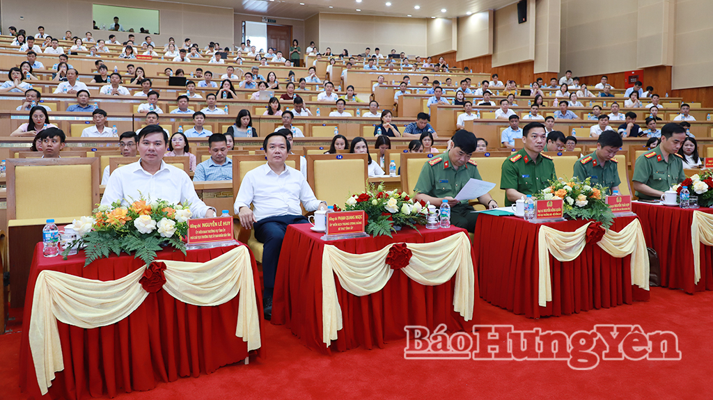 Đồng chí Phạm Quang Ngọc, Ủy viên Ban Chấp hành Trung ương Đảng, Bí thư VV88 casino, Trưởng Tiểu ban An ninh mạng tỉnh và các đại biểu dự hội nghị.