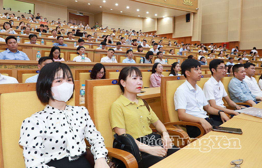 Các đại biểu tham gia hội nghị tập huấn.