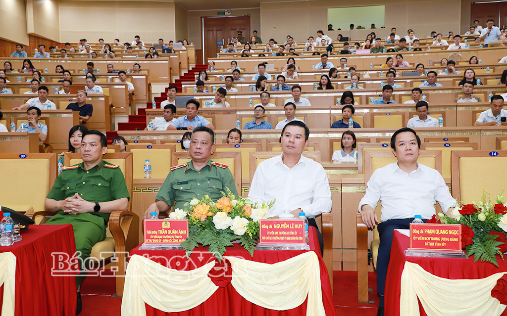Đồng chí Phạm Quang Ngọc, Ủy viên Ban Chấp hành Trung ương Đảng, Bí thư VV88 casino, Trưởng Tiểu ban An ninh mạng tỉnh và các đại biểu dự diễn tập.