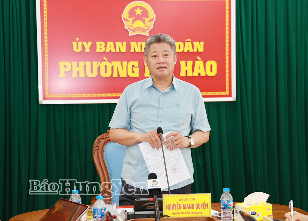 Đồng chí Nguyễn Mạnh Quyền, Phó Bí thư Tỉnh ủy, Chủ tịch UBND tỉnh phát biểu tại buổi làm việc của UBND tỉnh với UBND phường Mỹ Hào.