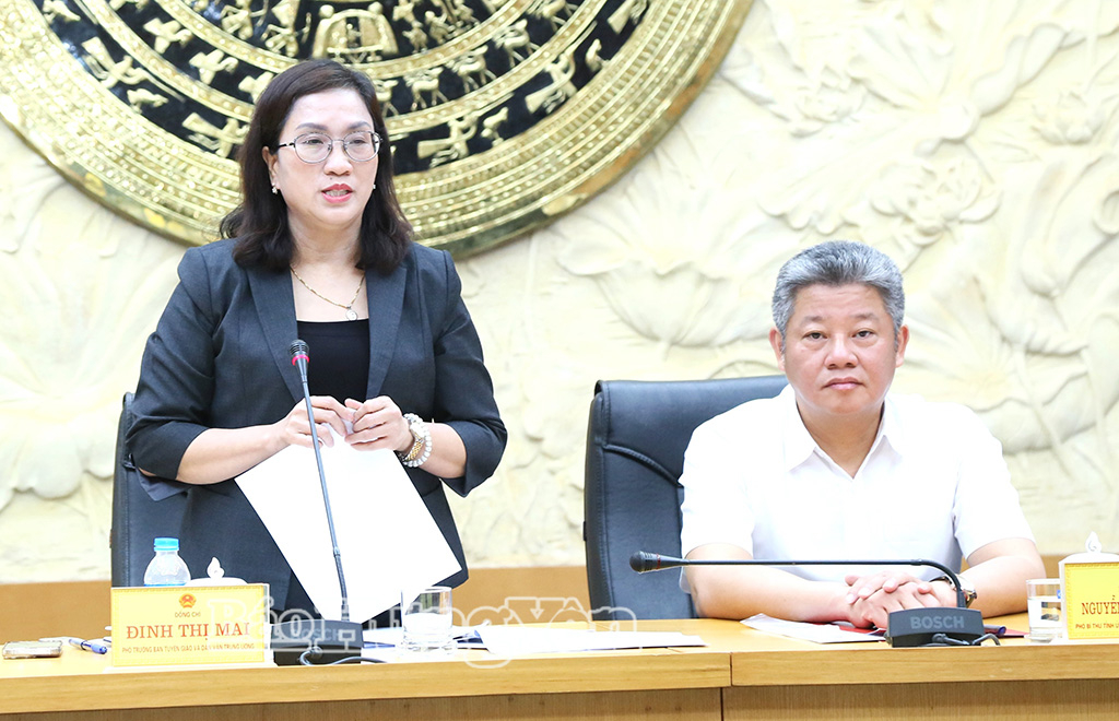 Đồng chí Đinh Thị Mai, Phó Trưởng ban Tuyên giáo và Dân vận Trung ương phát biểu chỉ đạo tại hội nghị.