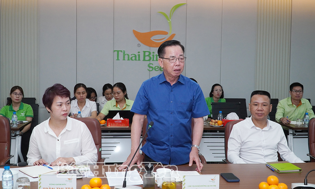 Anh hùng Lao động Trần Mạnh Báo, Chủ tịch HĐQT Công ty Cổ phần Tập đoàn ThaiBinh Seed phát biểu tại buổi làm việc.