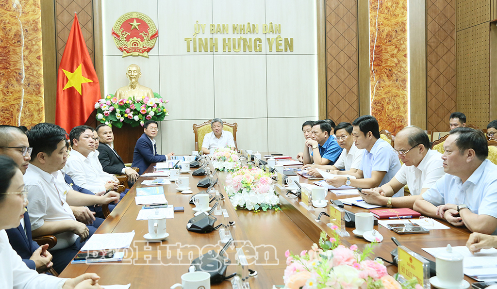 Đồng chí Nguyễn Mạnh Quyền, Phó Bí thư Tỉnh ủy, Chủ tịch UBND tỉnh chủ trì buổi làm việc với Hội Doanh nghiệp trẻ Hà Nội.
