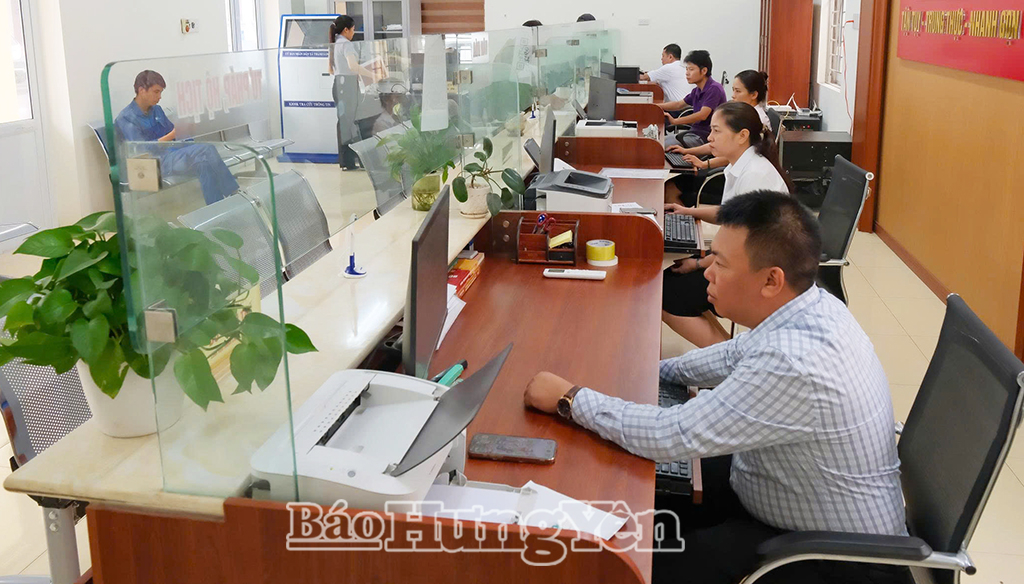 Hoạt động tại Trung tâm Phục vụ hành chính công xã Việt Yên.