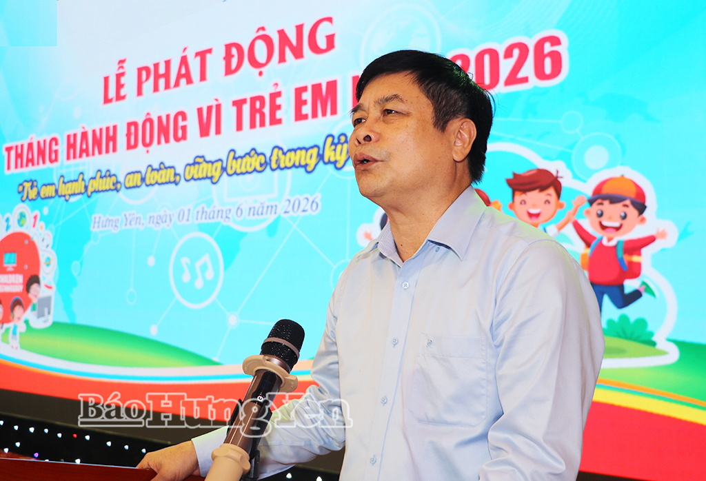 Đồng chí Phạm Văn Nghiêm, Phó Chủ tịch UBND tỉnh, Chủ tịch Hội đồng Bảo trợ Quỹ Bảo trợ trẻ em tỉnh phát biểu tại lễ phát động. 