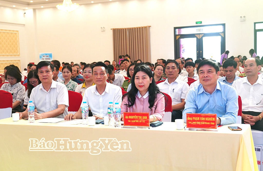 Các đại biểu dự lễ phát động. 