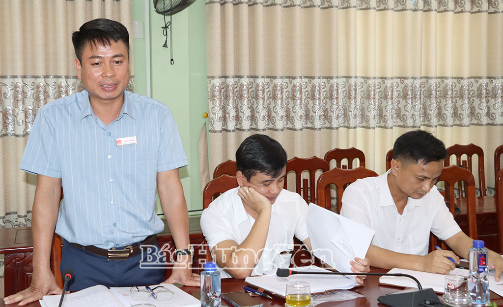 Lãnh đạo UBND xã Nam Đông Hưng phát biểu làm rõ các vấn đề đoàn khảo sát yêu cầu.