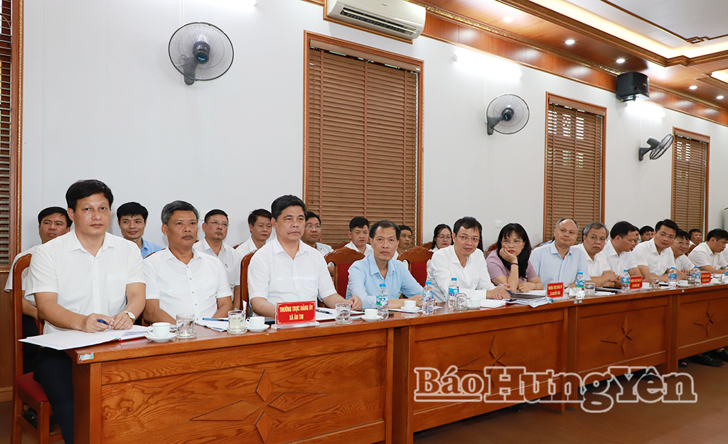 Các đại biểu dự buổi làm việc.