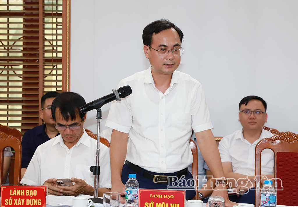 Lãnh đạo Sở Nội vụ phát biểu tại buổi làm việc.