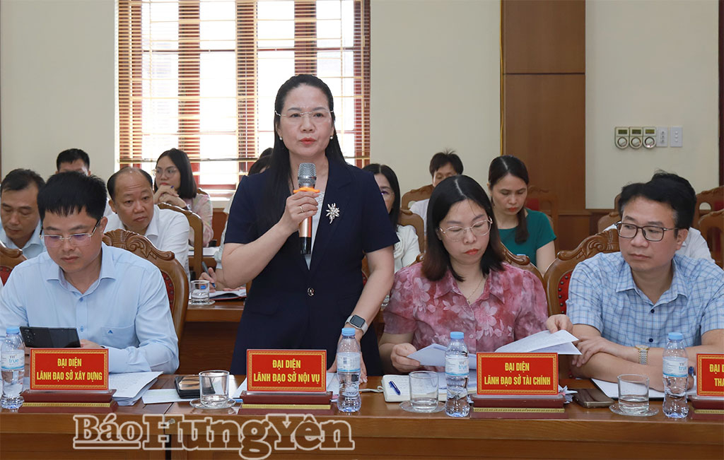 Lãnh đạo Sở Nội vụ phát biểu.