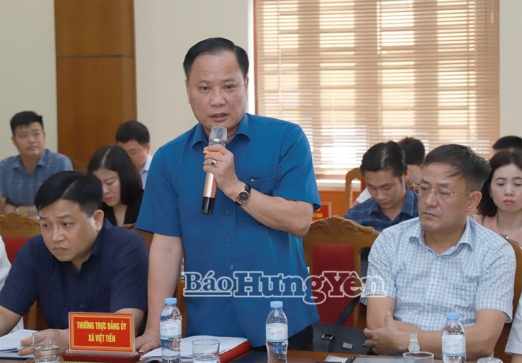 Lãnh đạo xã Việt Tiến phát biểu.