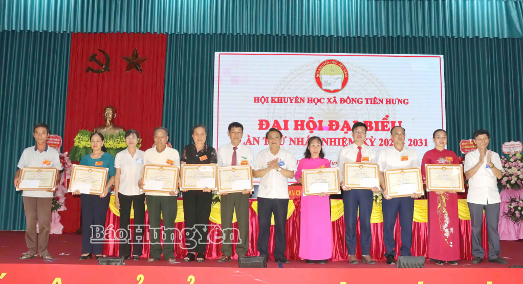 Hội Khuyến học tỉnh khen thưởng 10 tập thể, cá nhân có thành tích xuất sắc trong phong trào khuyến học, khuyến tài, xây dựng xã hội học tập.