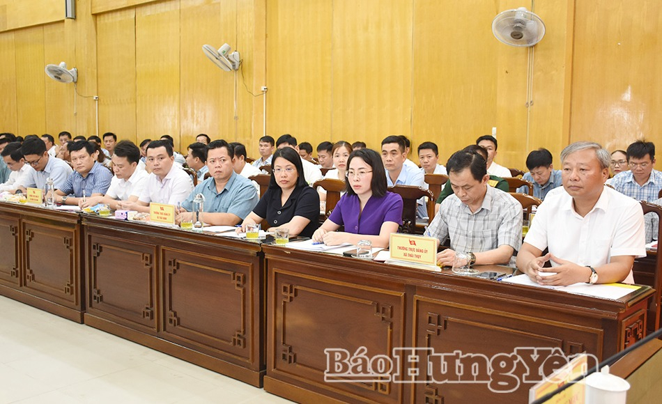 Các đại biểu dự buổi làm việc.