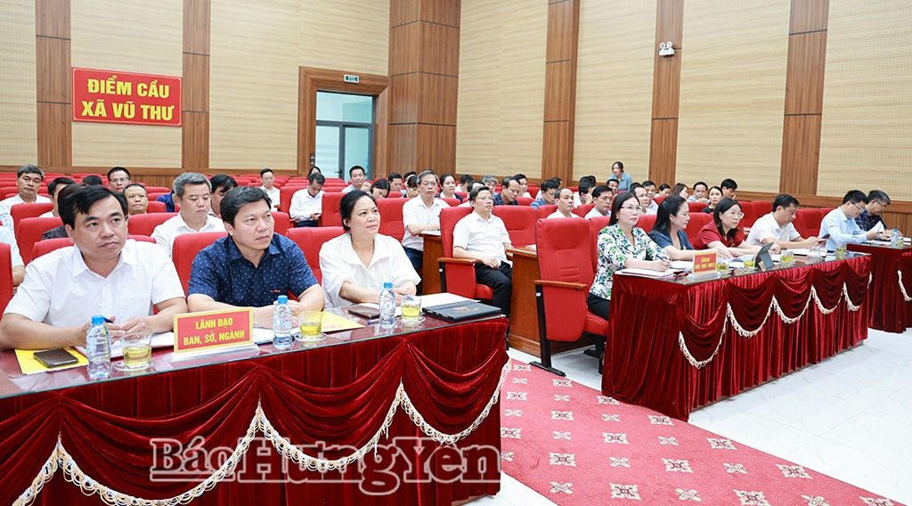 Các đại biểu dự buổi làm việc.