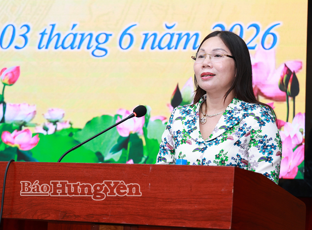 Đồng chí Trần Thị Tuyết Hương, Phó Chủ tịch HĐND tỉnh phát biểu tại buổi làm việc.