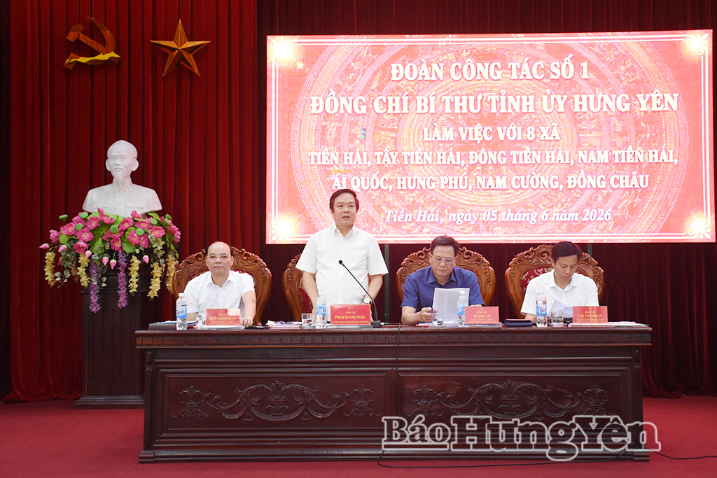 Đồng chí Phạm Quang Ngọc, Ủy viên Ban Chấp hành Trung ương Đảng, Bí thư Tỉnh ủy chủ trì buổi làm việc.