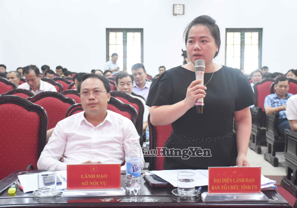 Lãnh đạo Ban Tổ chức Tỉnh ủy phát biểu tại buổi làm việc.