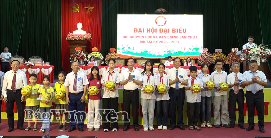 Hội Khuyến học xã Văn Giang phát động phong trào “Nuôi heo khuyến học - Gieo mầm tri thức”.