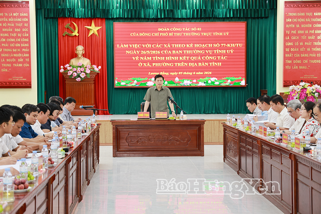 Đồng chí Trần Quốc Toản, Phó Bí thư Thường trực Tỉnh ủy, Chủ tịch Ủy ban MTTQ Việt Nam tỉnh, Trưởng đoàn Công tác số 2 của Ban Thường vụ Tỉnh ủy chủ trì buổi làm việc.