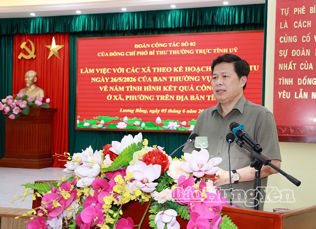 Đồng chí Trần Quốc Toản, Phó Bí thư Thường trực Tỉnh ủy, Chủ tịch Ủy ban MTTQ Việt Nam tỉnh, Trưởng đoàn Công tác số 2 của Ban Thường vụ Tỉnh ủy phát biểu kết luận buổi làm việc.