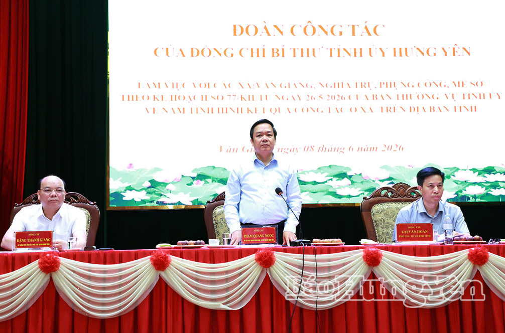 Đồng chí Phạm Quang Ngọc, Ủy viên Ban Chấp hành Trung ương Đảng, Bí thư Tỉnh ủy chủ trì buổi làm việc.
