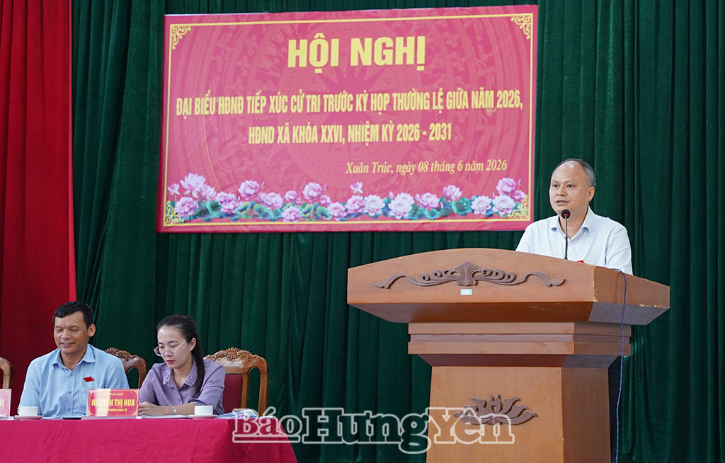 Đại diện đại biểu HĐND xã tiếp thu, làm rõ ý kiến của cử tri.