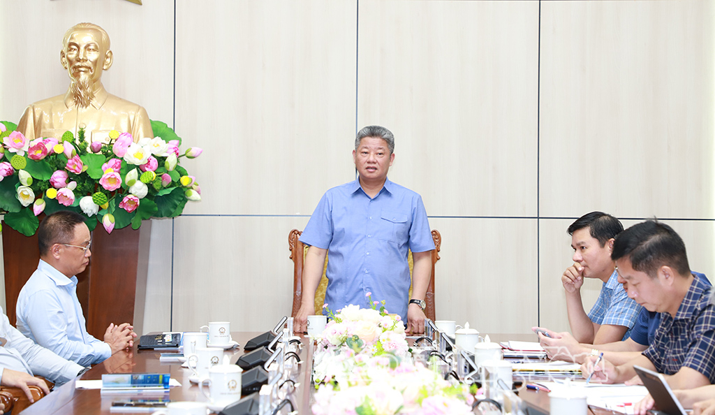 Đồng chí Nguyễn Mạnh Quyền, Phó Bí thư Tỉnh ủy, Chủ tịch UBND tỉnh phát biểu tại buổi làm việc.
