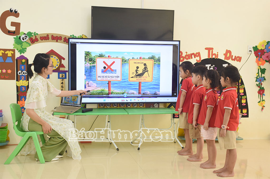 Ứng dụng công nghệ thông tin trong giờ học kỹ năng sống tại Trường Mầm non Thiện Phiến, xã Tiên Lữ.