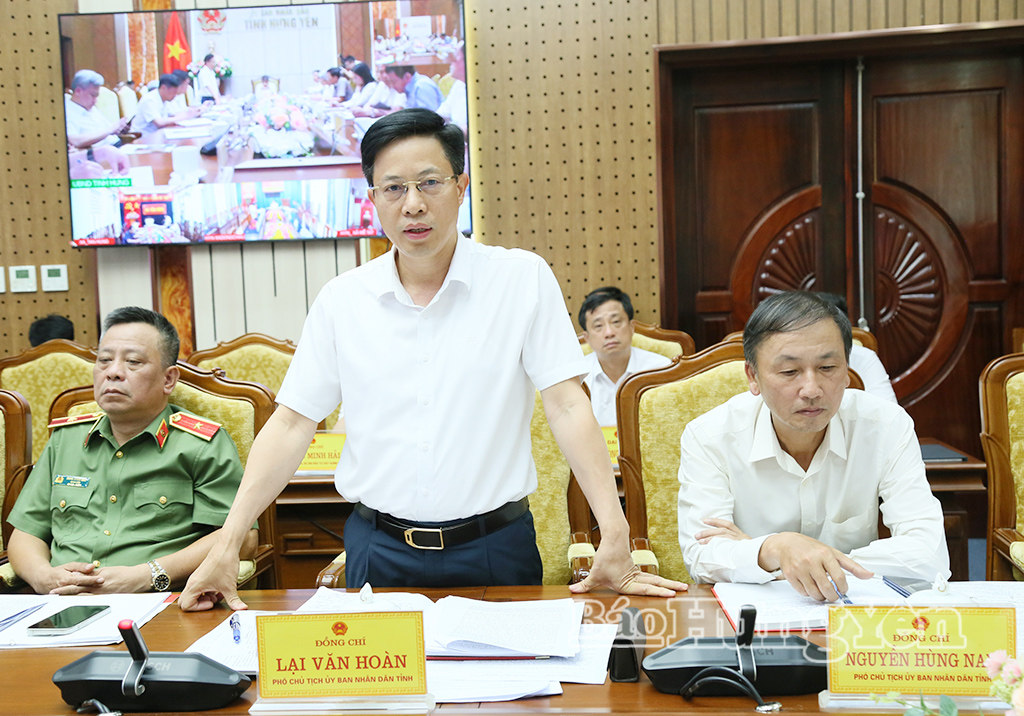 Đồng chí Lại Văn Hoàn, Phó Chủ tịch UBND tỉnh phát biểu tại phiên họp.